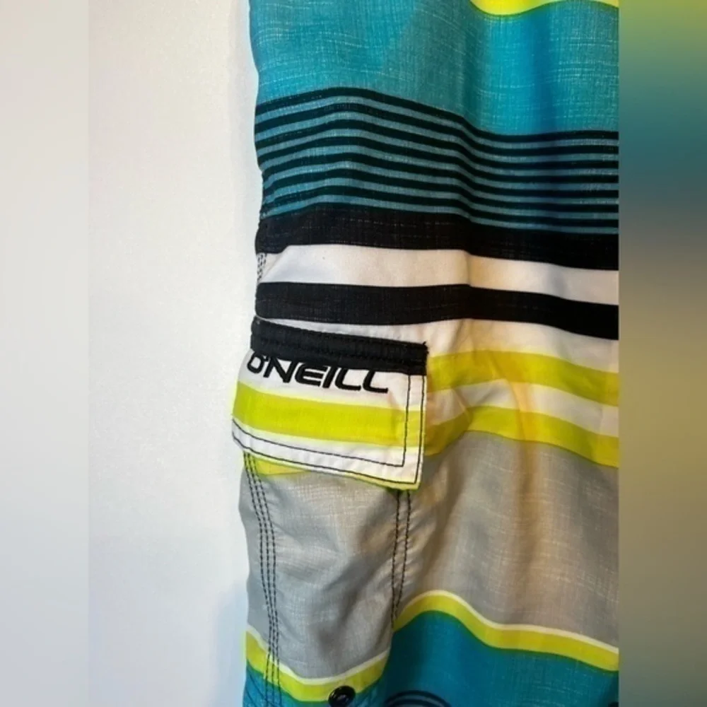 O’Neill fast drying GREEN Stripped  swimming shorts size 38 men